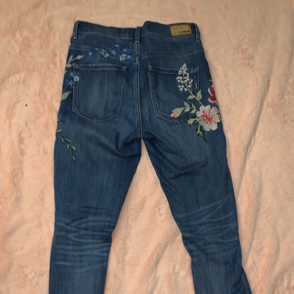 Hence ditched flowers front and back light blue ripped on the knees skinny jeans